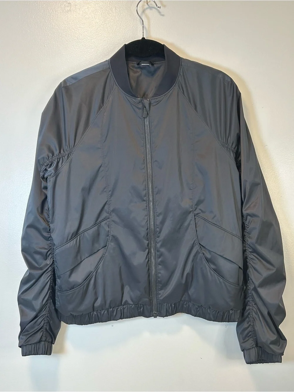Lululemon Black Above the Cloud Bomber Jacket ruched sleeves Women’s 8 Medium - Picture 3 of 8